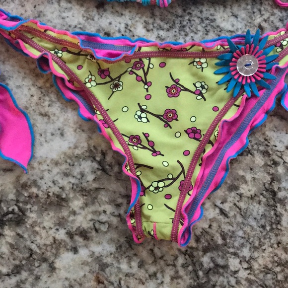 Bikini - Picture 2 of 4